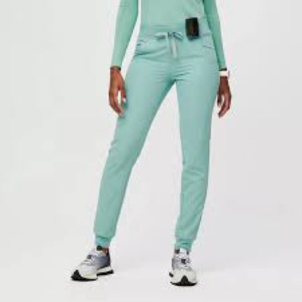 Wear FIGS - Regular Waist Zamora Jogger Scrub Pants - Seaglass - XS